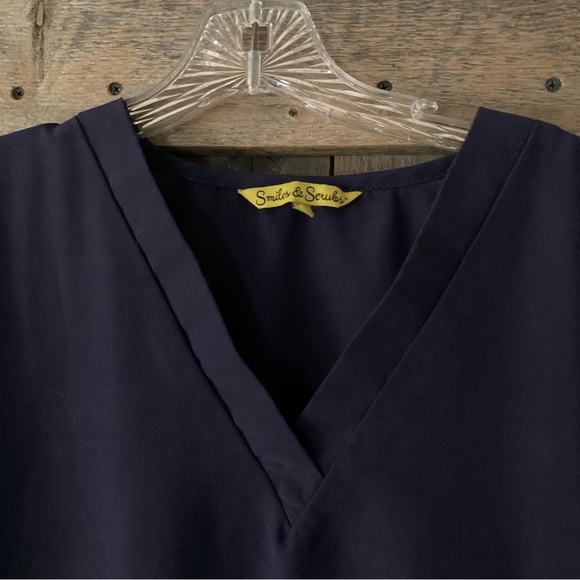 Women’s L SMILES & SCRUBS Navy Blue Cotton / Poly Short Sleeve V Neck Scrub Tops - Picture 3 of 13